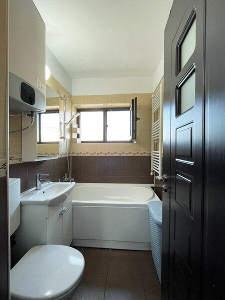 Alunisului, 3 camere decomandat + parcare inclusa,  renovat recent,